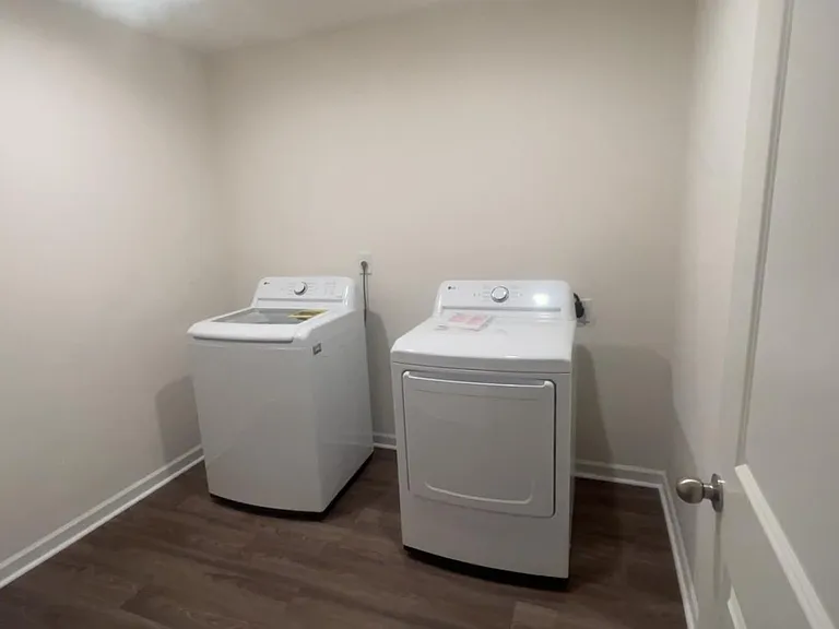 305 McCleary Ln — Photo 17
