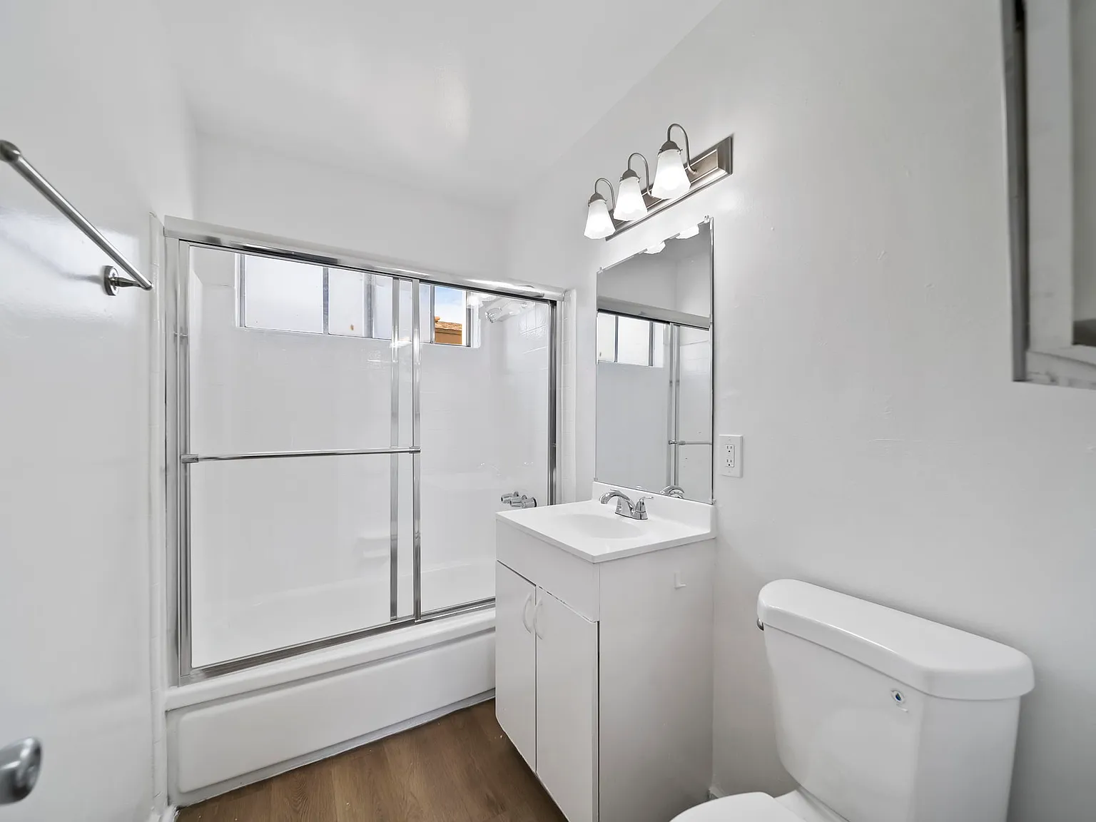 1 bed, 850 sqft, $1,800 — Photo 2