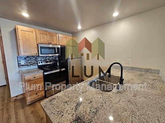5th image of 1245 Waverly St APT 202