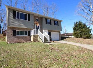 51 Beaver Dr, Hurricane, WV 25526