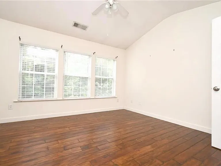 233 Buckland Dr — Photo 11