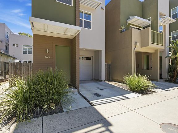 2nd image of 425 Outrigger Ln