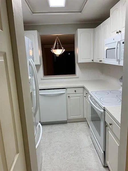 2 bed, 2.0 bath, 1210 sqft, $2,200 — Photo 2