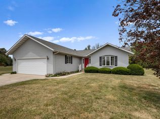 12 Chad Ave, Sullivan, IL 61951