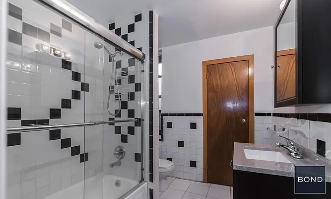 Rented by Bond New York | media 21