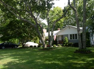 22 Lovell Rd, Hampton Bays, NY 11946