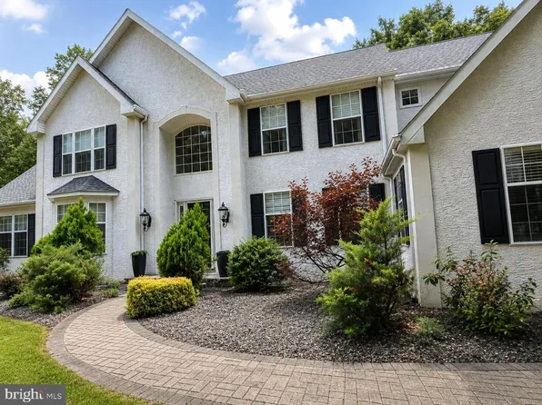 2 Greenbriar Rd, Mullica Hill, NJ 08062