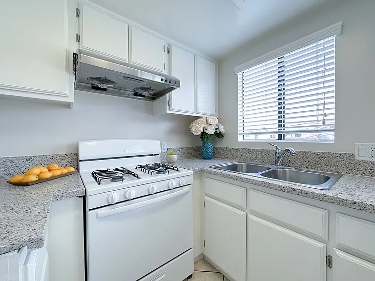 1009 S Benito Ave — Photo 6