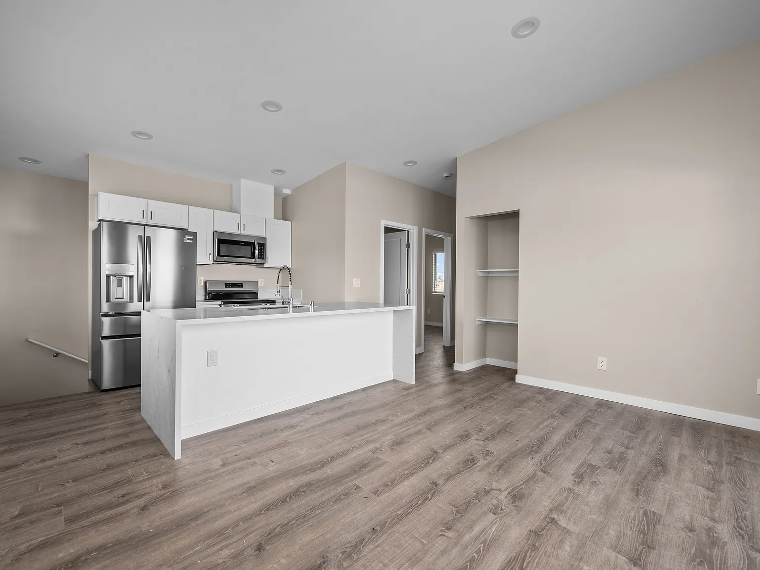 5 bed, 1153 sqft, $4,000 — Photo 2