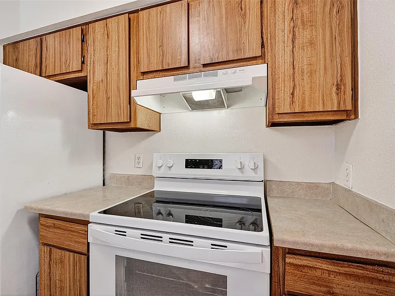 2800 Jeanetta St #406 — Photo 18