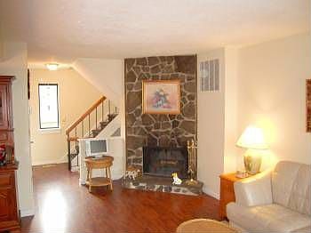 4th image of 406 Thoreau St