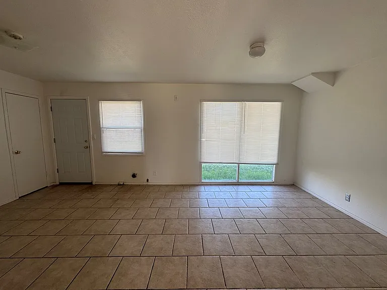 3107 Merrill Ave — Photo 7