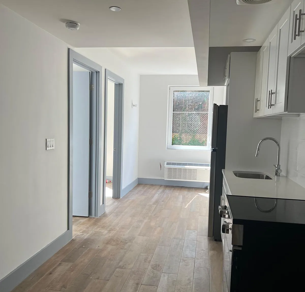 2 bed, 800 sqft, $3,058 — Photo 1