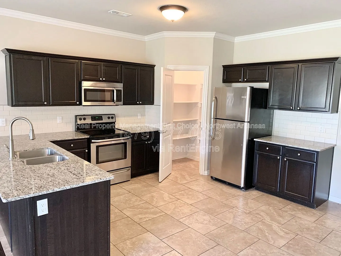 3 bed, 2.5 bath, 1550 sqft, $1,550 — Photo 2