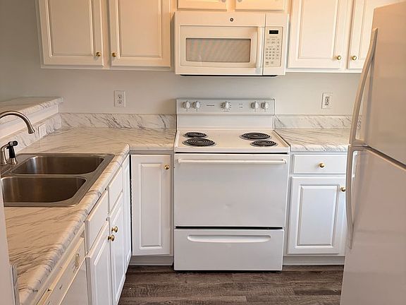 2nd image of 4617 McClelland Dr #H-201