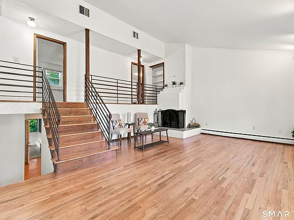 4th image of 71 Hilldale Road