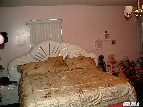 4th image of 669 Molloy St