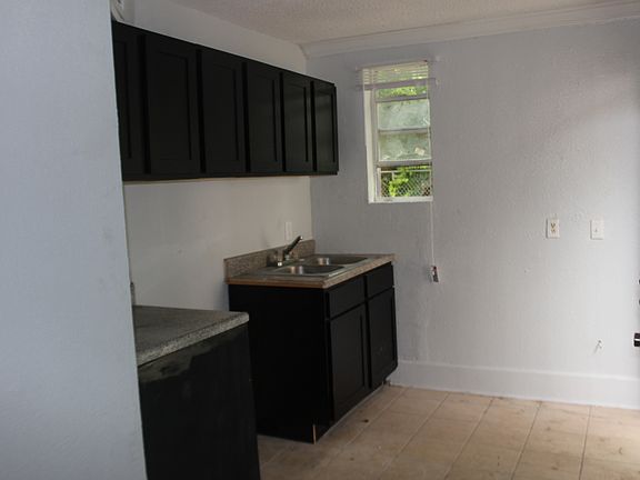 4th image of 1524 E 21st St
