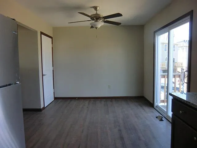 2 bed, 1.5 bath, 1280 sqft, $1,575 — Photo 4