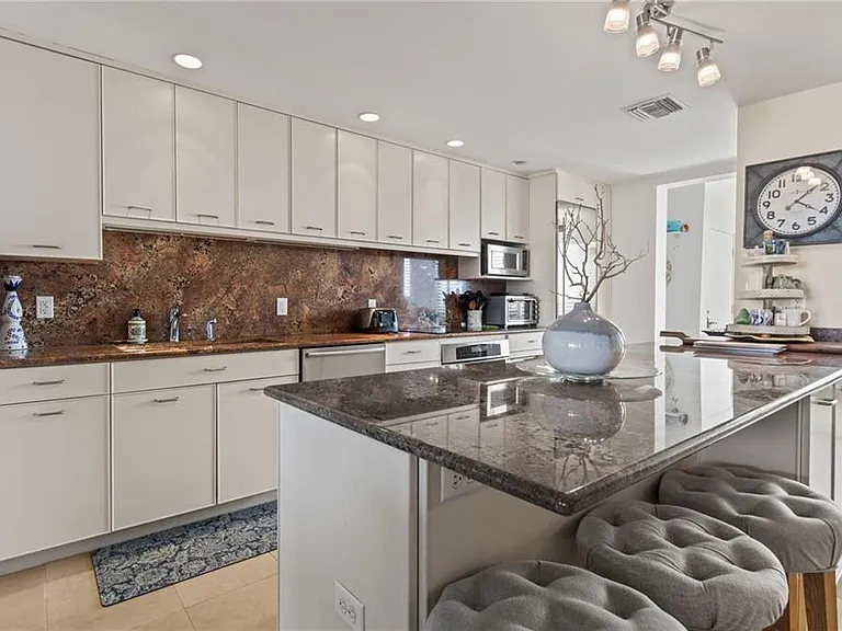 4101 Ocean Dr — Photo 10