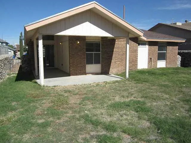 1468 Plaza Verde Dr — Photo 18