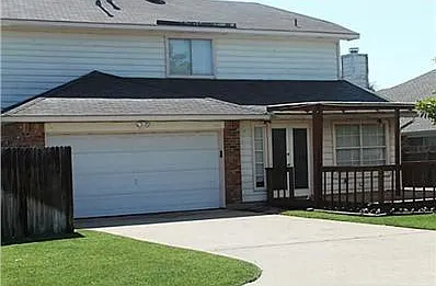 2109 Regency Dr — Photo 3