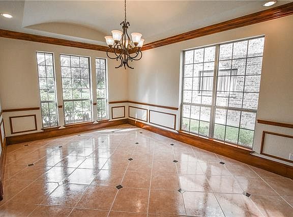 4th image of 2727 Bridgewater Dr