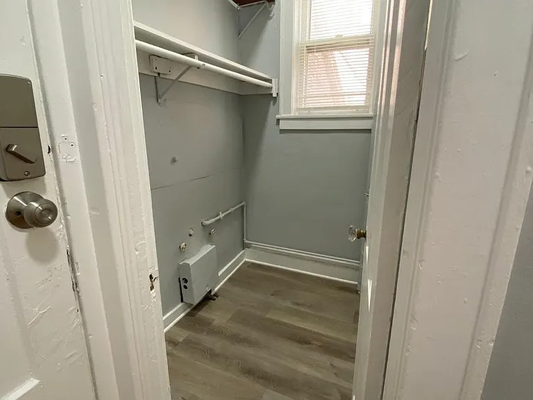 318 State St — Photo 10