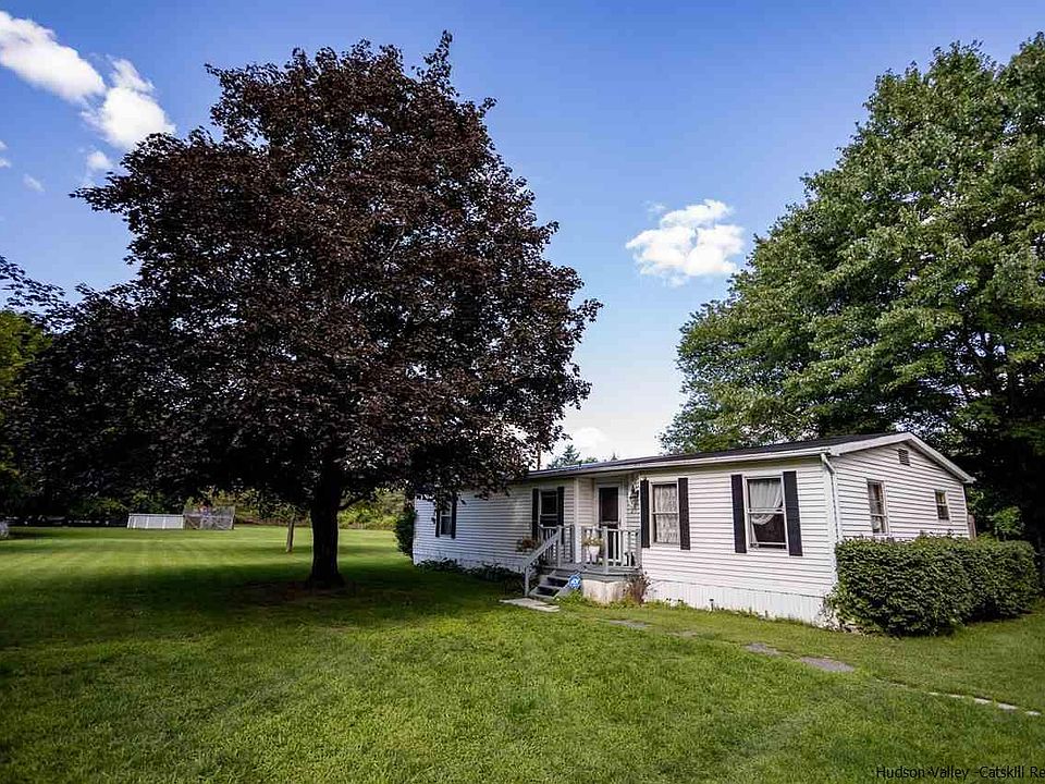 1st image of 12 Carolyn Dr