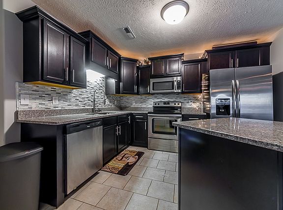 5th image of 956 Culverson Ct