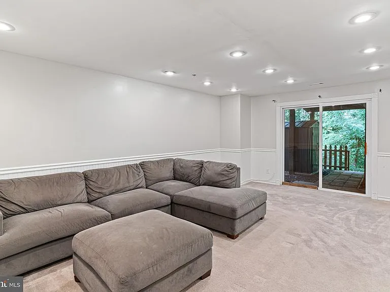 8212 Silverton Ct — Photo 16