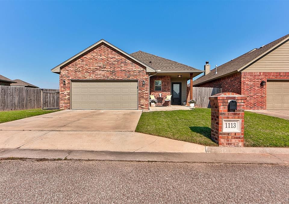 1st image of 1113 Golden Leaf Dr