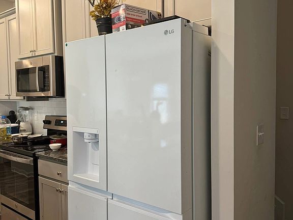 3rd image of 4546 Bishops Ln