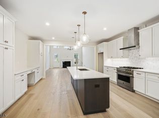 10 Hawfinch Dr, Berkeley Heights, NJ 07922