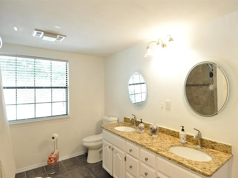 9902 Talleyran Dr — Photo 15