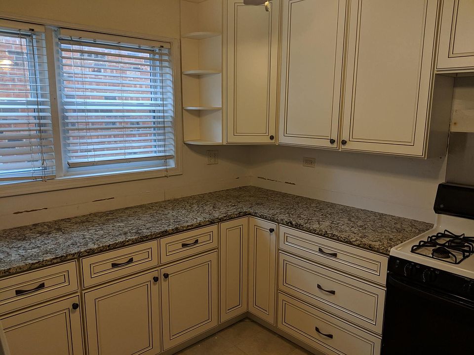 2nd image of 859 S Addison Rd #1