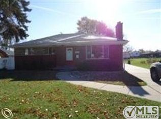 16470 Curtis St, Roseville, MI 48066