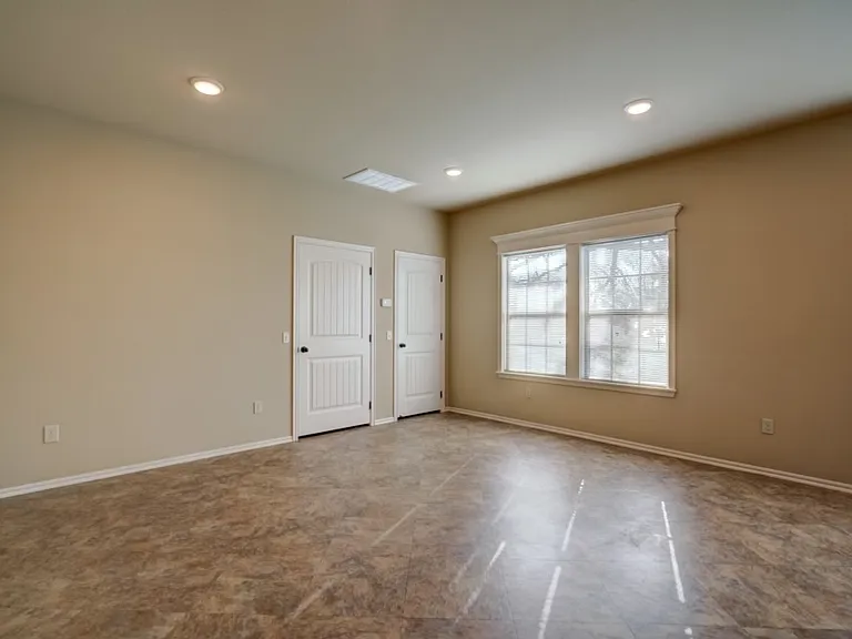 204 W Stonebrook St #204 — Photo 2