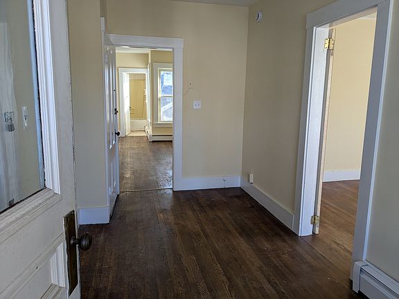 3rd image of 6 1/2 Blossom St #2