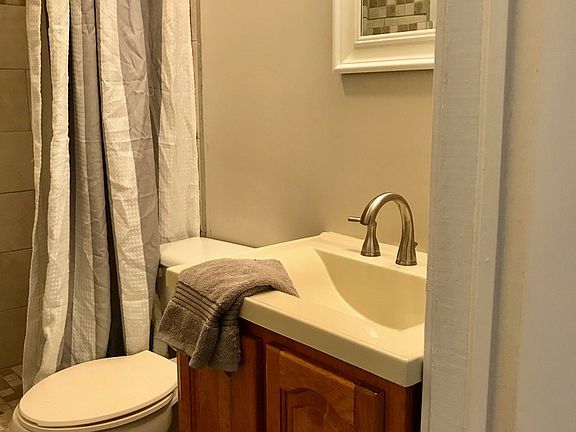 5th image of 1615-1619 Farmer Ave #1619-B