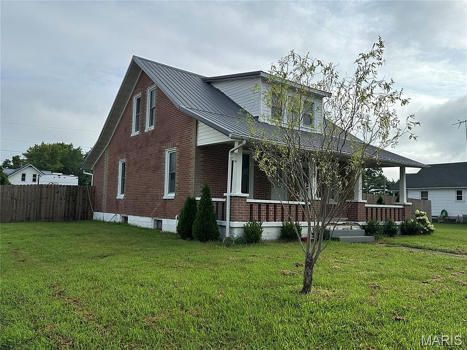 2nd image of 301 E Jackson Ave