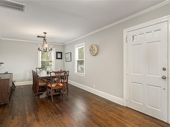 5th image of 1701 W Friendly Ave
