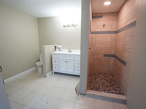 3rd image of 903 S Lakeview Ave