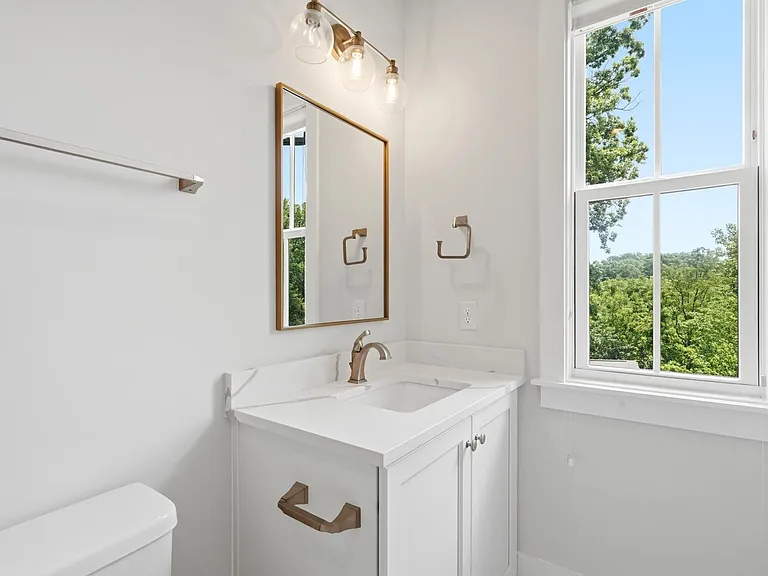 2428 Runnymede Ln — Photo 48
