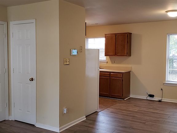 4th image of 2410 Cersley St