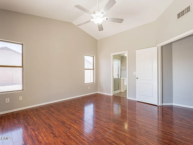 491 E Devon Dr — Photo 16