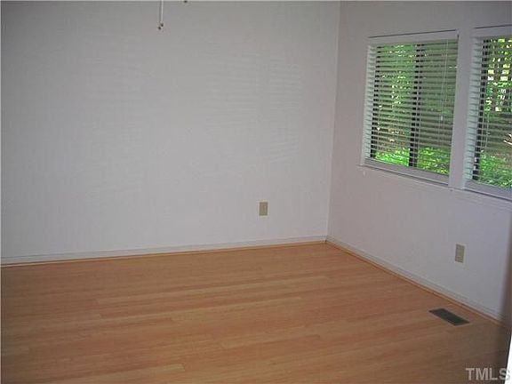 4th image of 102 Cheshire Dr