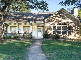 309 Oak Wood Rd E, Kerrville, TX 78028