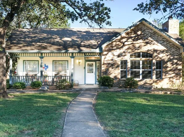 309 Oak Wood Rd E, Kerrville, TX 78028