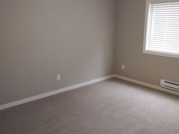 3rd image of 916 6th Ave NE APT 5